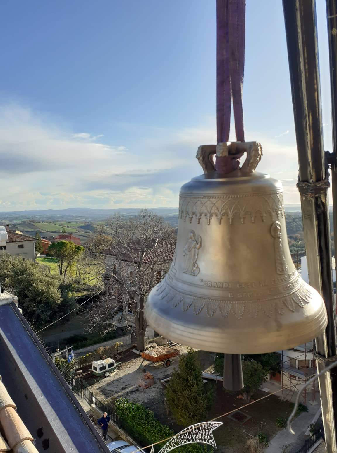 Suono Di Campane A Festa.Cingoli Suona A Festa La Nuova Campana Di Villa Strada Qdm Notizie