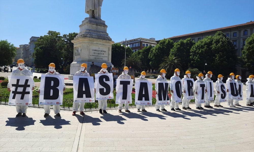 flash mob basta morti sul lavoro ancona