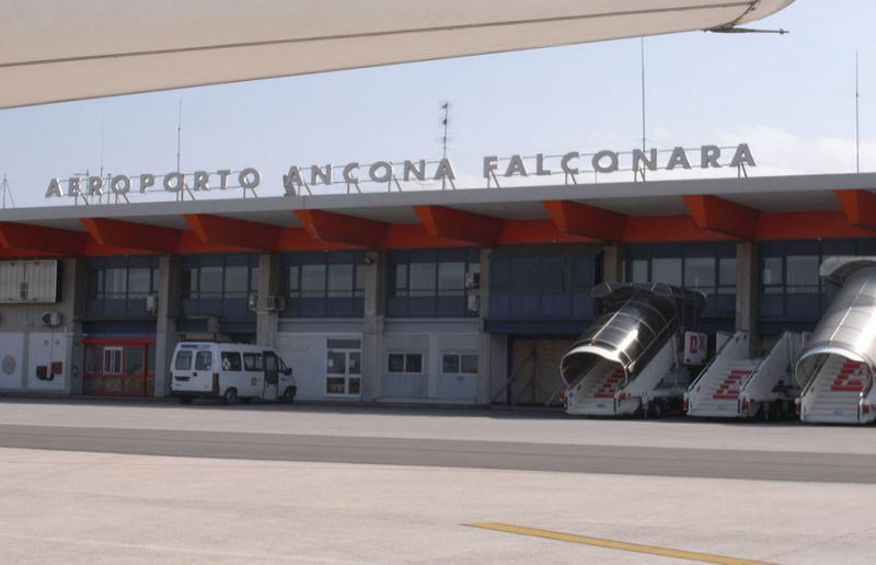 FALCONARA Aeroporto chiuso 12 ore I direttori spiegano QdM