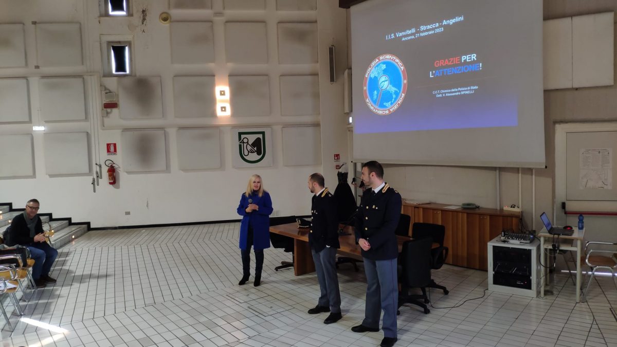 polizia scientifica nelle scuole