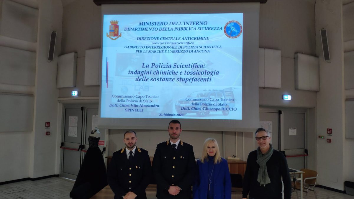 polizia scientifica nelle scuole