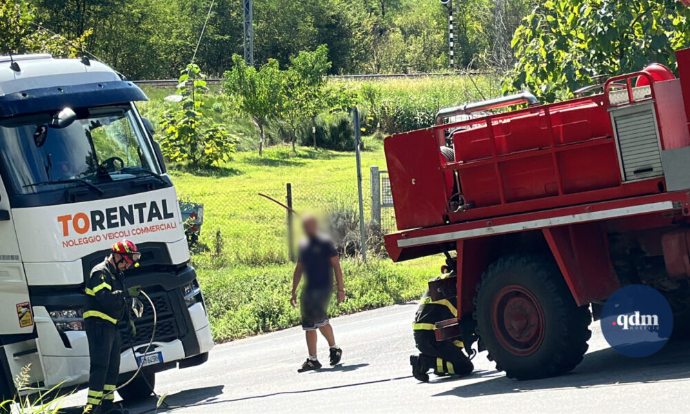 vallesina camion incastrato