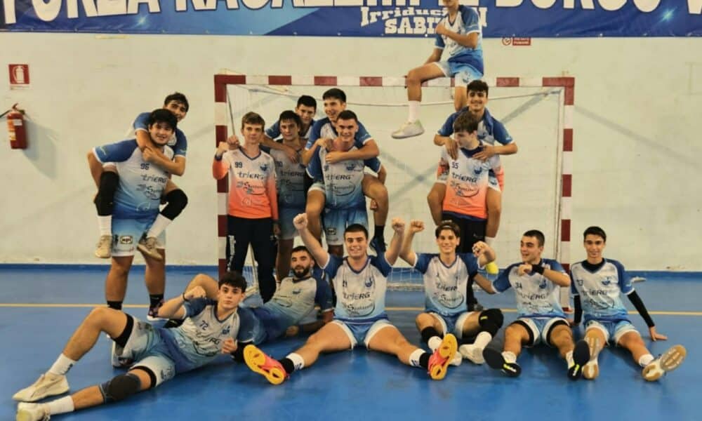 La Publiesse Pallamano Chiaravalle festeggia la vittoria al debutto in Serie B